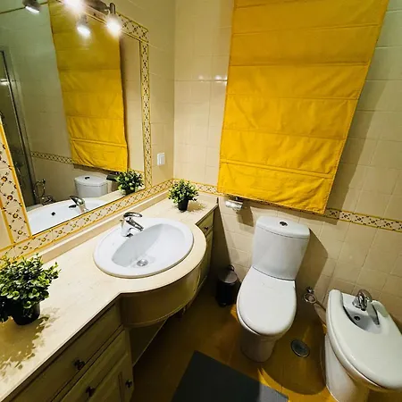 Location For Tourists, Centre