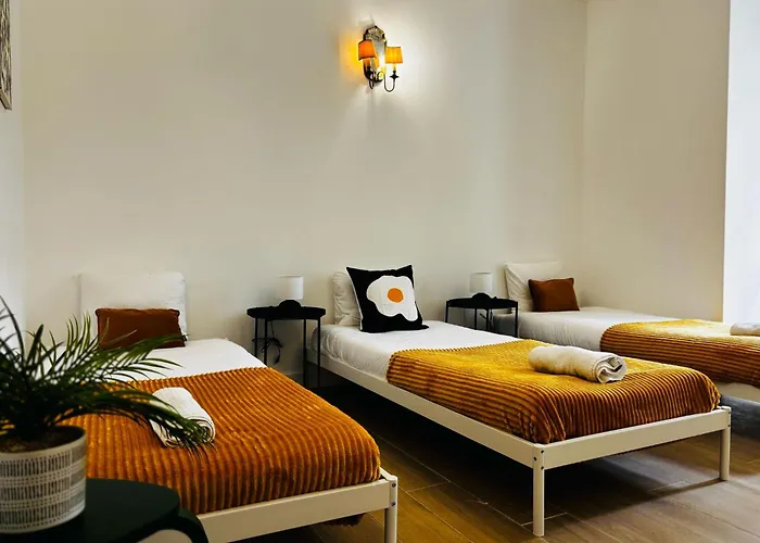 Location For Tourists, Centre