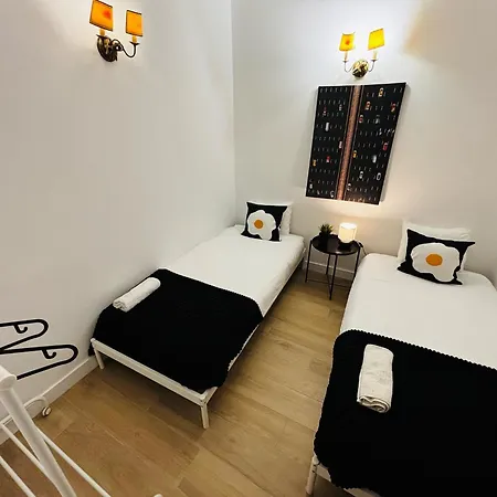 Location For Tourists, Centre