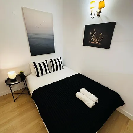 Location For Tourists, Centre